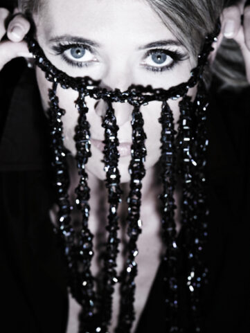 Neckless with black beads